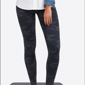 Spanx Look at Me Now Seamless Leggings